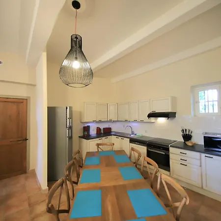 Chateau Le Vergel Authenac Guest house
