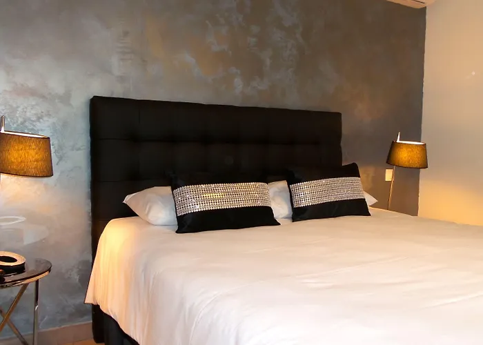 Chateau Le Vergel Authenac 4* Ginestas